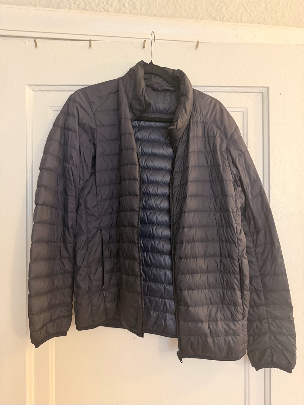 Uniqlo Men's Lightweight Puffer Jacket - Gray